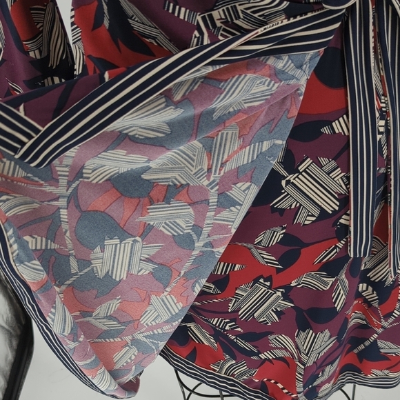 01410 BCGBMaxazria Floral Wrap Knit Dress Red Purple XS preppy Business casual - Picture 5 of 7